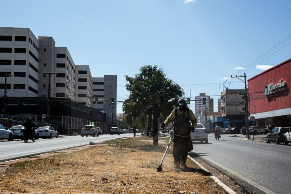 Avenida Historiador Rubens de Mendonça recebe ações do mutirão de limpeza da Limpurb nesta quinta-feira (13)