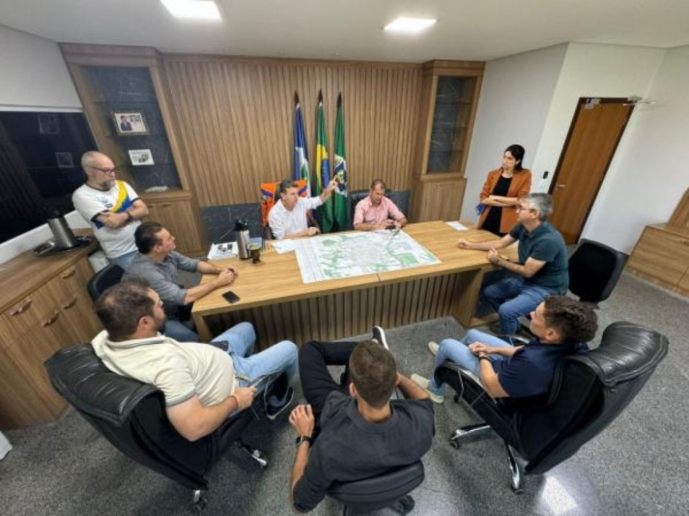 Junto a empresários e vereador, equipe da Prefeitura planeja prolongar Avenida Natalino João Brescansin