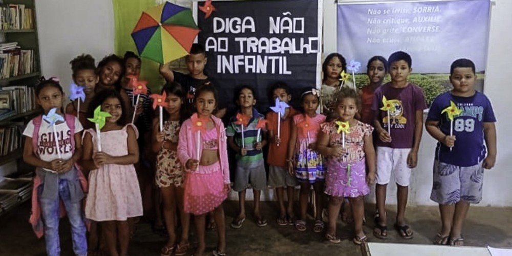 Crianças do Vila Arthur participam de palestra e recebem informativos sobre o trabalho infantil  