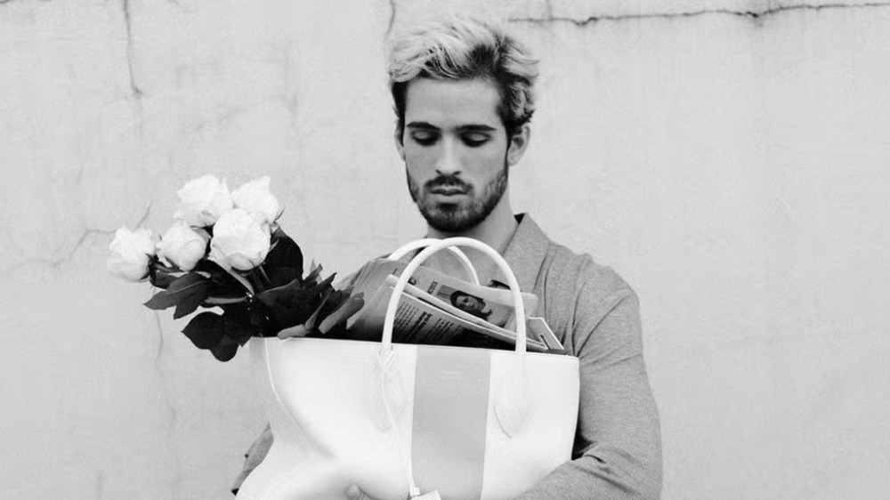 João Guilherme compra bolsa de R$ 13 mil para namorada: ‘Marquezine comentou’
