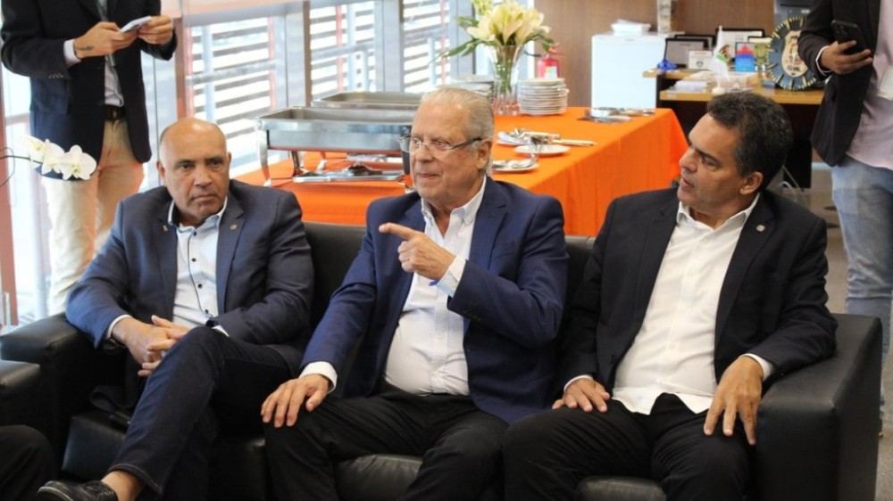 José Dirceu e distritais discutem desafios e propostas para o DF