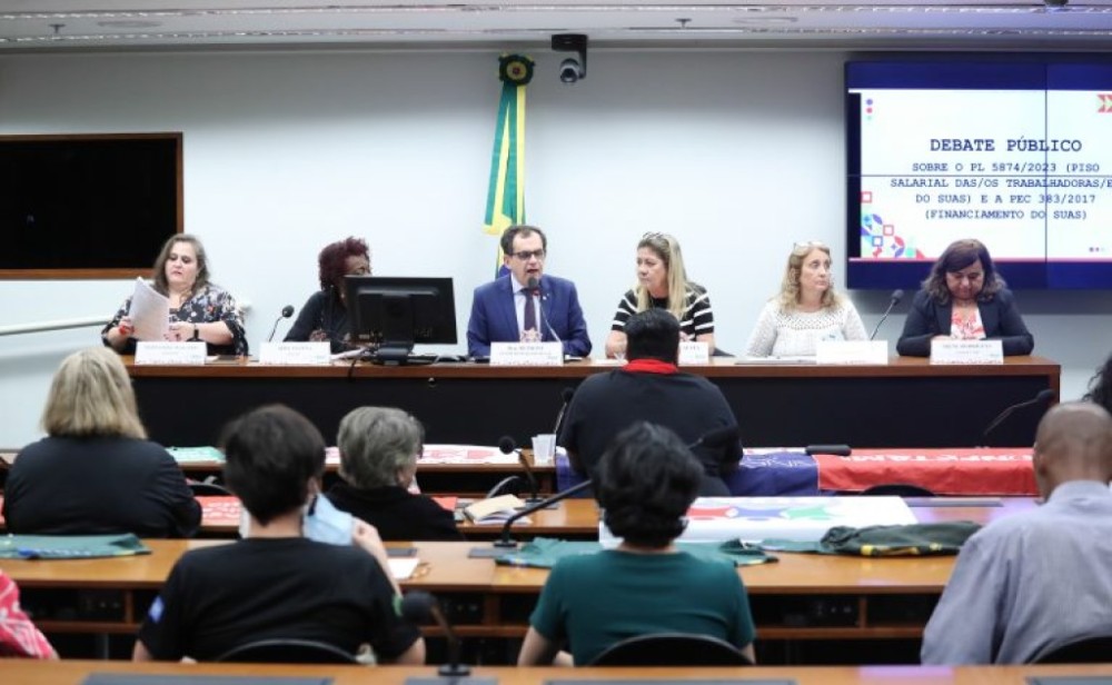 Assistentes sociais defendem novo piso salarial e financiamento de suas atividades