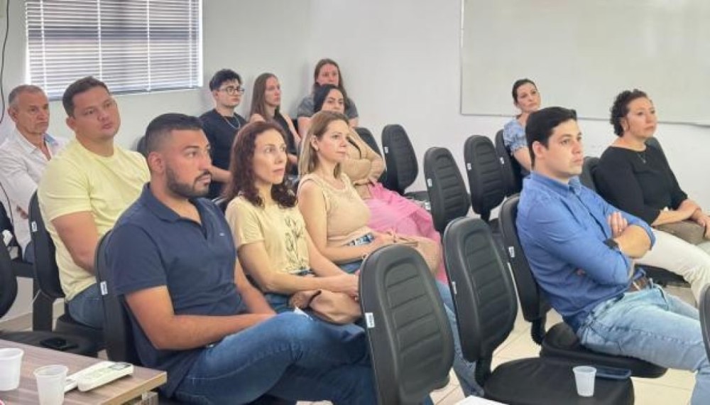 Odontólogos do Município participam de cursos de atendimento à PCDs e de endodontia