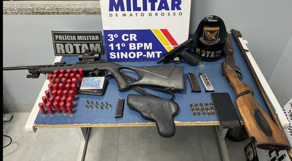 Polícia Militar apreende arsenal de armas de fogo e munições, e prende dupla por porte ilegal