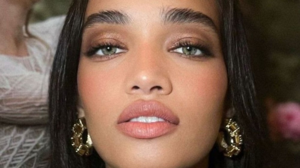 Modelo brasileira brilha no desfile de Oscar de La Renta