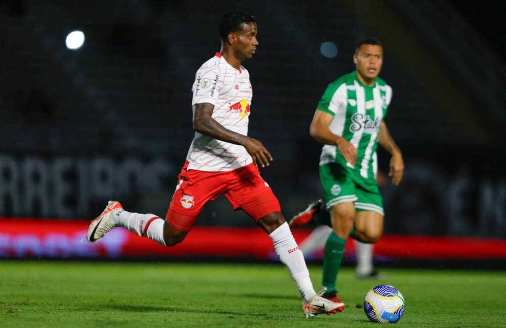 Helinho brilha e Red Bull Bragantino vence Juventude por 2 a 1 mesmo com um a menos