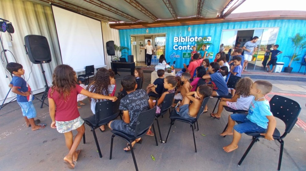 Cerca de 2 mil crianças foram atendidas pela Biblioteca Container em 2023