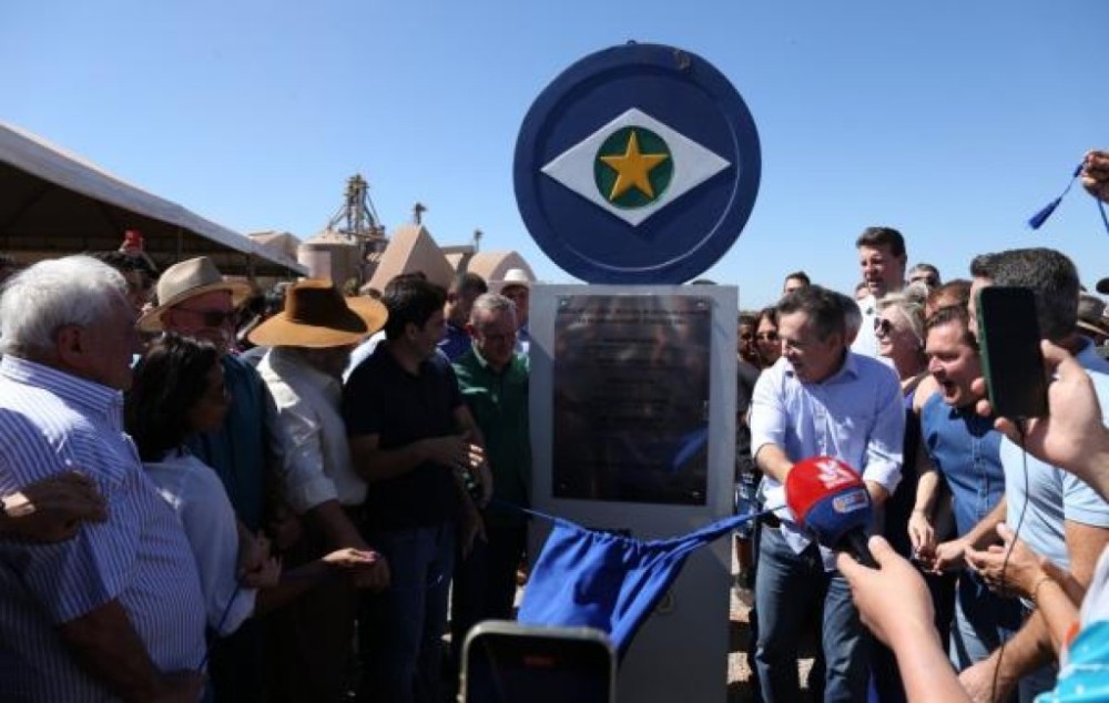 Representantes de Sorriso participam da entrega da MT-140