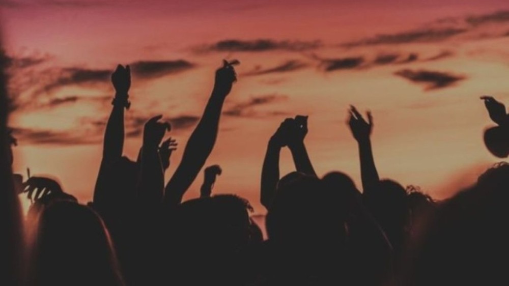 Festa Origem une música eletrônica e natureza em Brasília