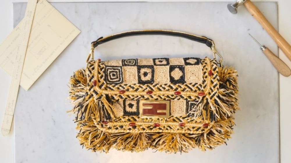 Fendi lança Baguette Hand in Hand com artesãos de Madagascar e Escócia