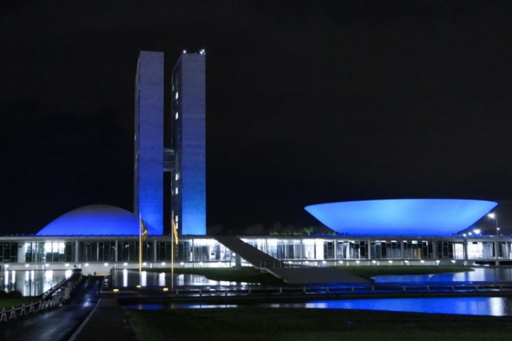 Congresso se ilumina de azul em homenagem ao Dia do Orgulho Autista