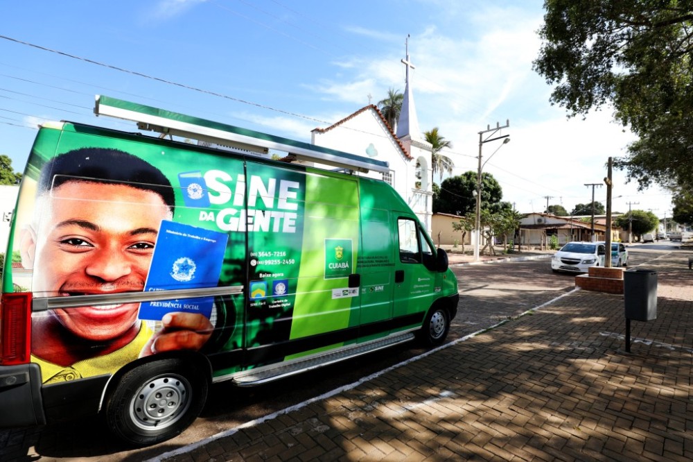 Serviço móvel da Prefeitura oferece oportunidades de emprego, emissão de Carteira de Trabalho e orientações sobre seguro-desemprego em Cuiabá