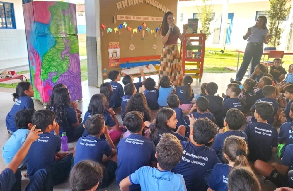 Diálogo entre autora, obra e leitor, promove tarde diferente na escola ‘Daniel Paulista’
