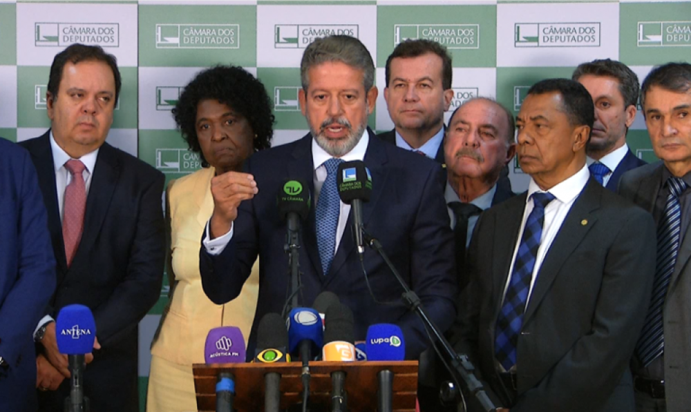 Projeto sobre aborto será debatido por comissão no segundo semestre, afirma Lira