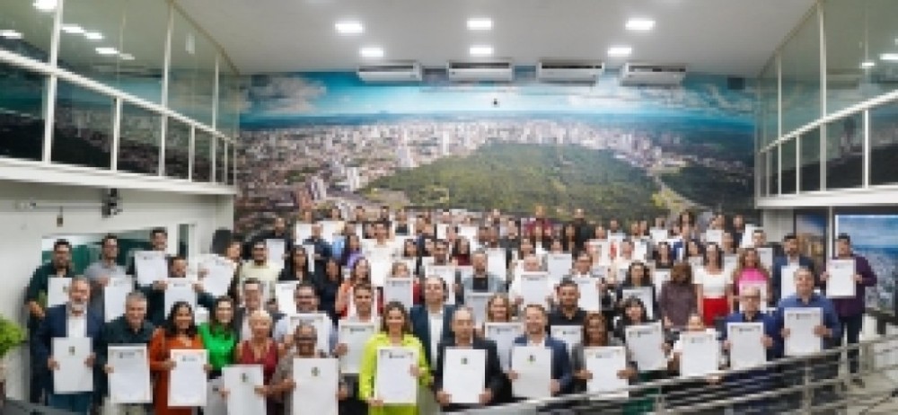 Michelly Alencar Entrega Moção de Aplauso à Imprensa Cuiabana