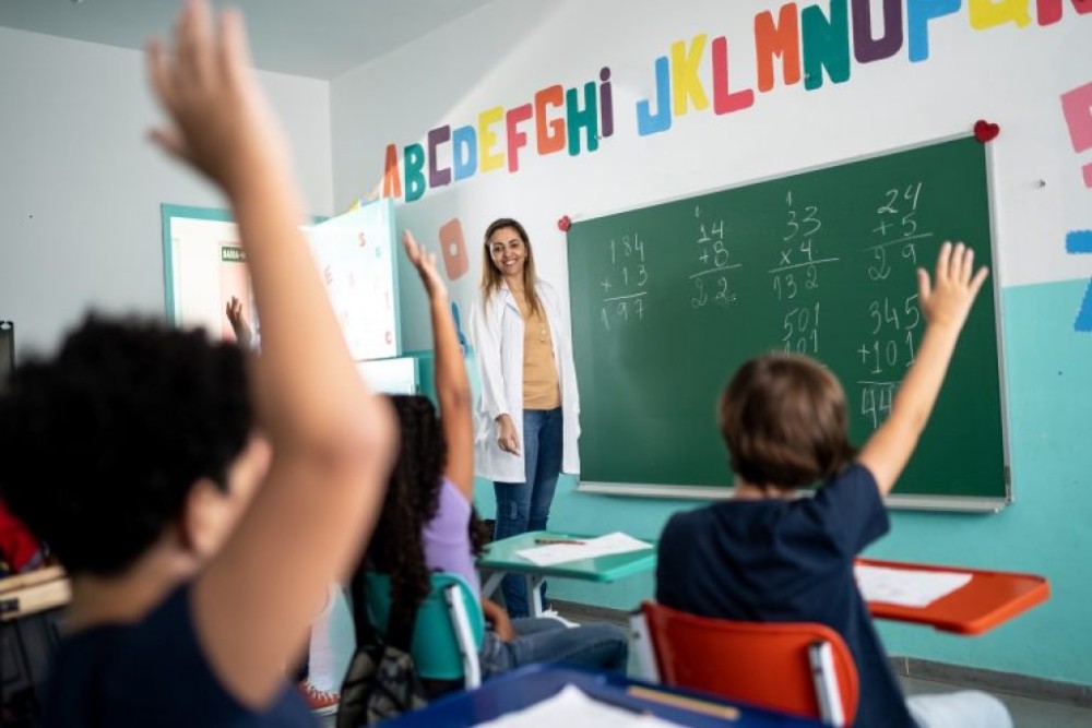 Comissão debate a implementação da lei que valoriza os profissionais da educação básica