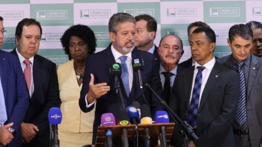 Câmara recua e terá comissão para discutir aborto em agosto