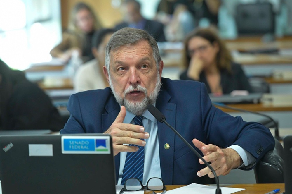 Aprovada exigência de certidão criminal negativa para trabalhar com crianças