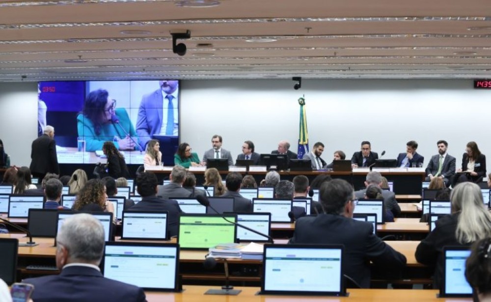 Secretário da reforma tributária detalha transição a deputados e diz que 2026 será 