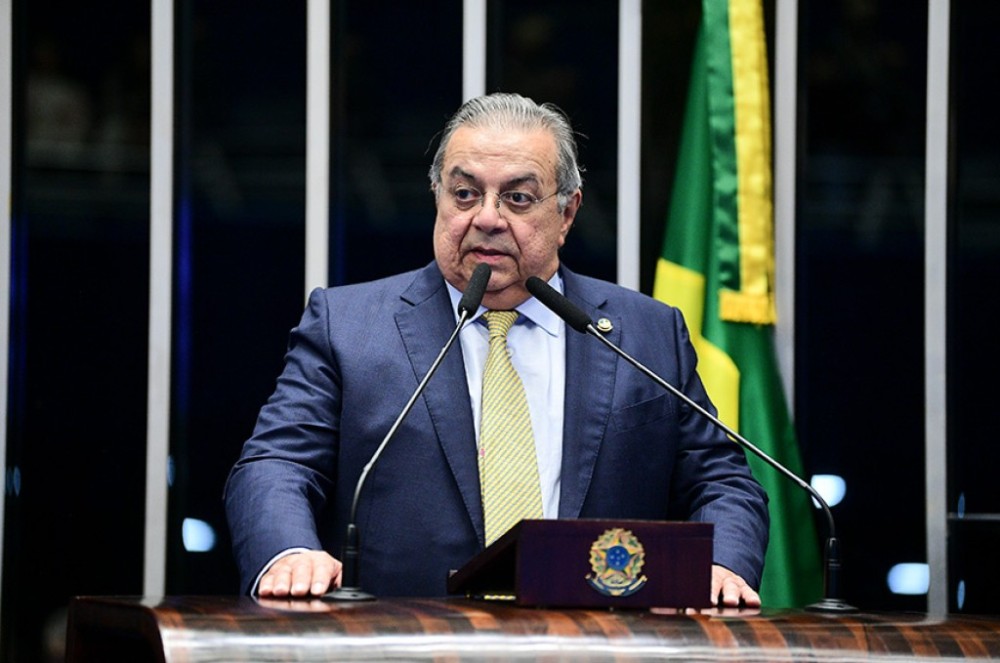 Flávio Azevedo toma posse e assume vaga de Rogerio Marinho por 4 meses