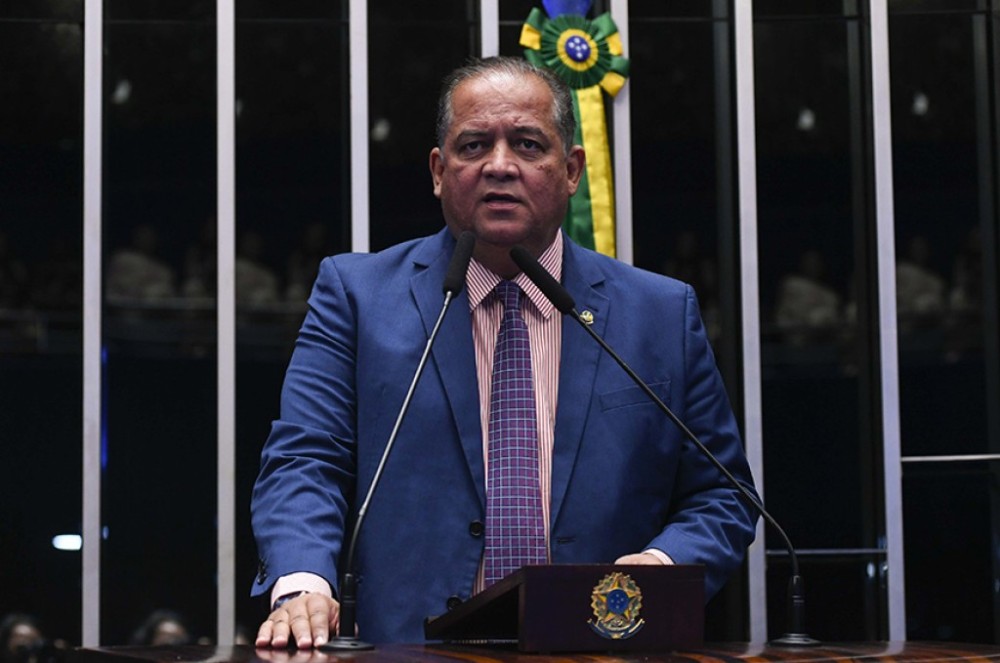 Eduardo Gomes: projeto sobre IA exige análise aprofundada e debate democrático