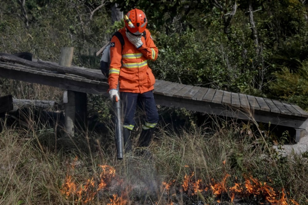 Corpo de Bombeiros combate dois incêndios florestais em Mato Grosso nesta quinta-feira (20)