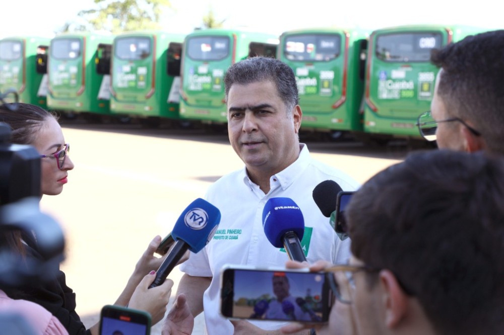 Prefeito entrega mais 18 ônibus novos e Cuiabá atinge 98.44% de frota operacional climatizada circulando nas ruas da capital