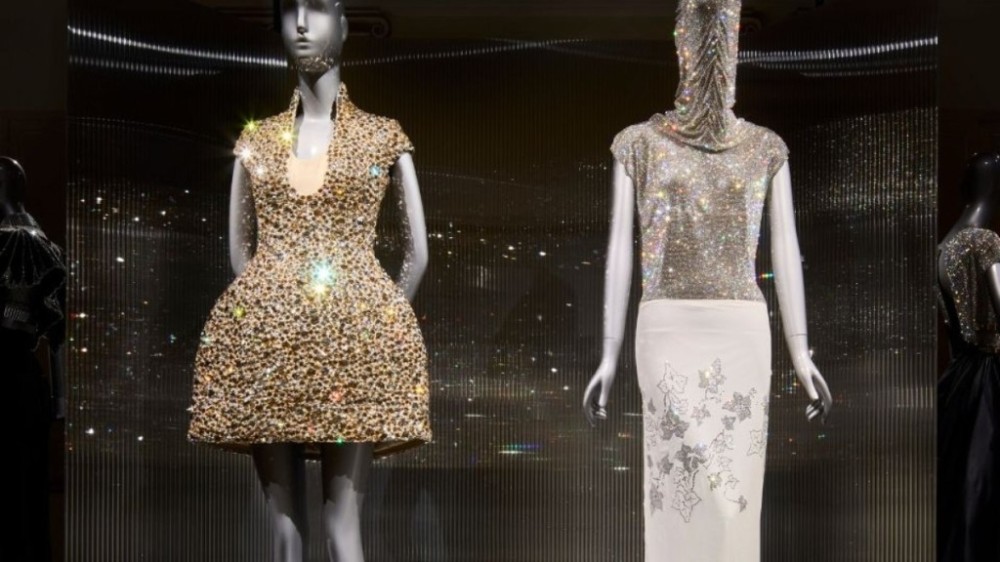 Swarovski inaugura exposição em Milão com peças de grifes e looks do tapete vermelho