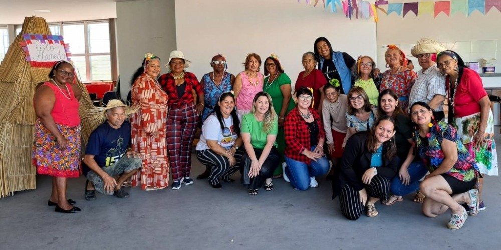Grupo de idosos da Alameda participam de quadrilha e desfile de jóias 