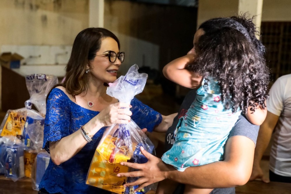 Natal Abençoado do SER Família Itinerante, idealizado pela primeira-dama de MT, entregou 20 mil cestas especiais nos bairros de Cuiabá