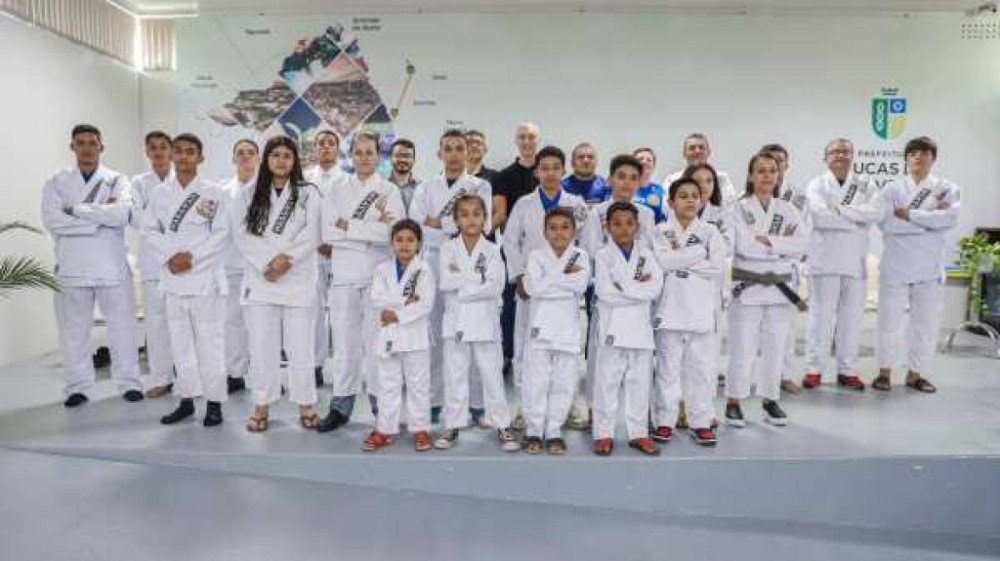 Atletas do Viva Lucas recebem Kimonos da Prefeitura de Lucas do Rio Verde