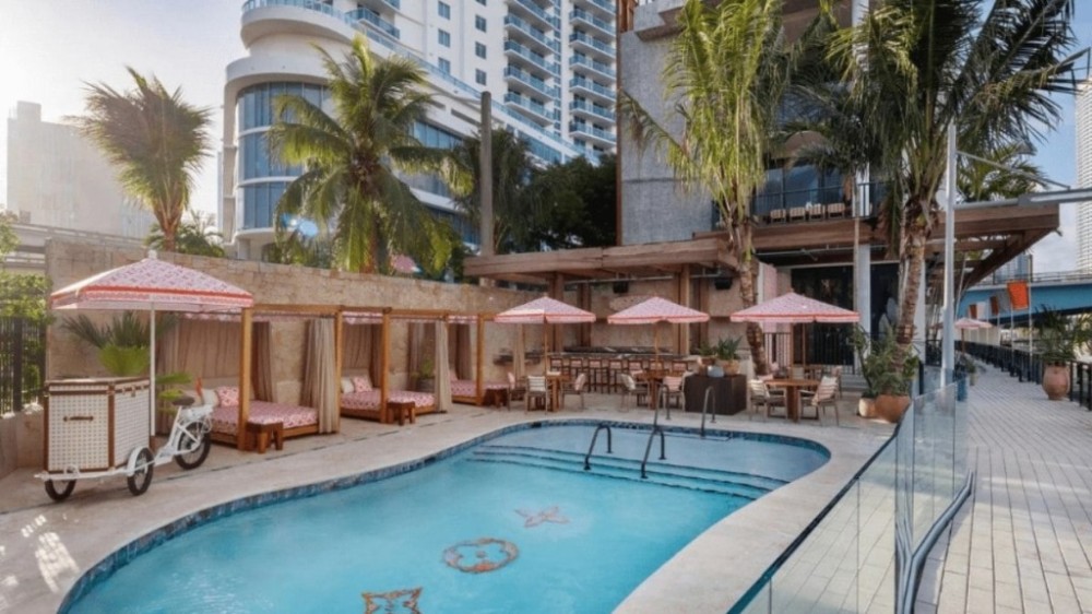 Louis Vuitton desembarca no MM Beach Club em Miami
