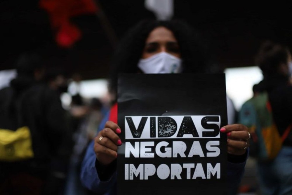 Adiado debate sobre a responsabilidade estatal e a reparação pelos crimes da escravidão e do racismo