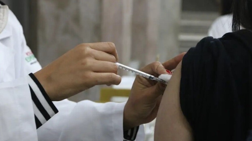 Sem doses com validade próxima, DF não amplia vacinação contra dengue