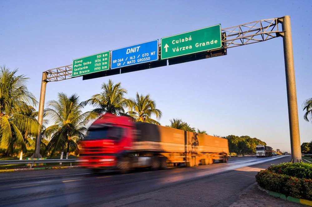 Avança projeto que autoriza associações de transportadores a criarem seguros