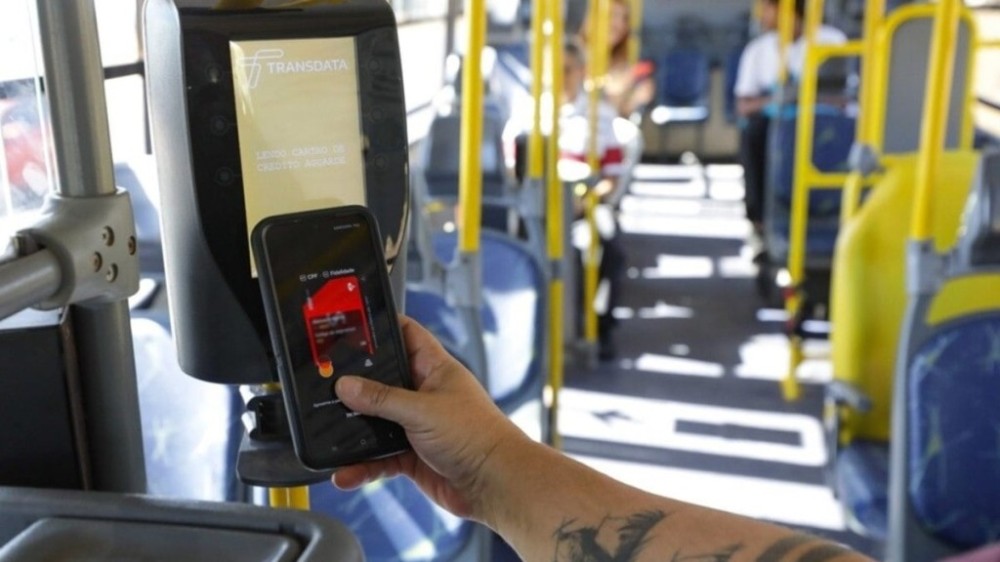 Mais de 50 linhas de ônibus deixam de aceitar dinheiro como pagamento na segunda-feira