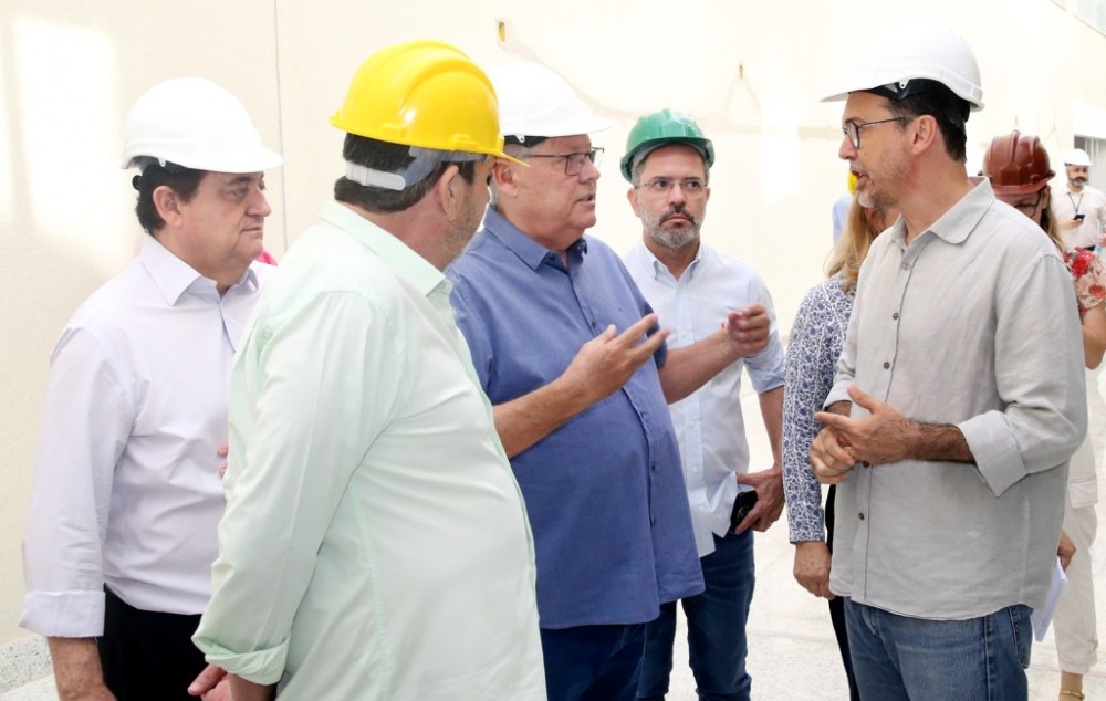 SES promove visita de deputados da comissão da saúde da ALMT ao Hospital Central