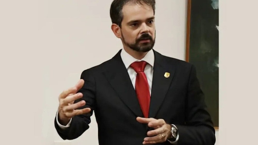 Delegado brasileiro é eleito para comandar a Interpol