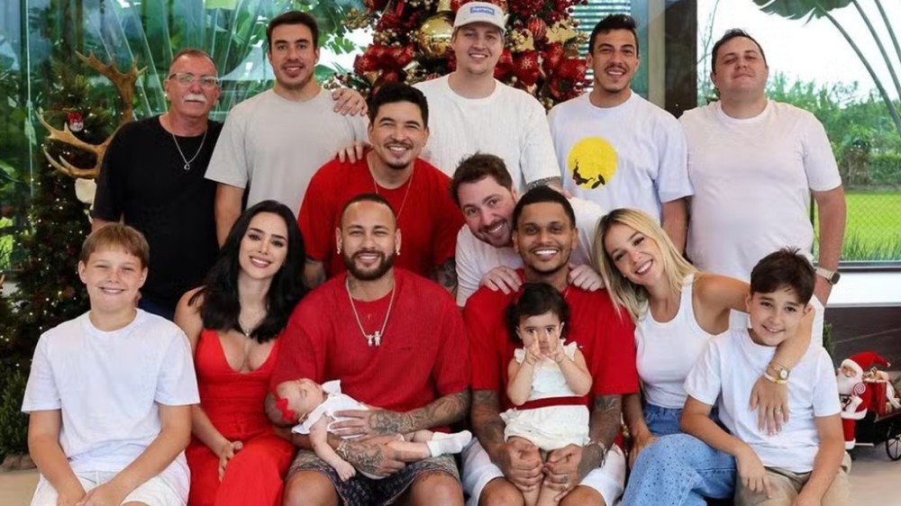 Neymar celebra natal com os filhos e ex-namorada: ‘Estão a coisa mais linda’
