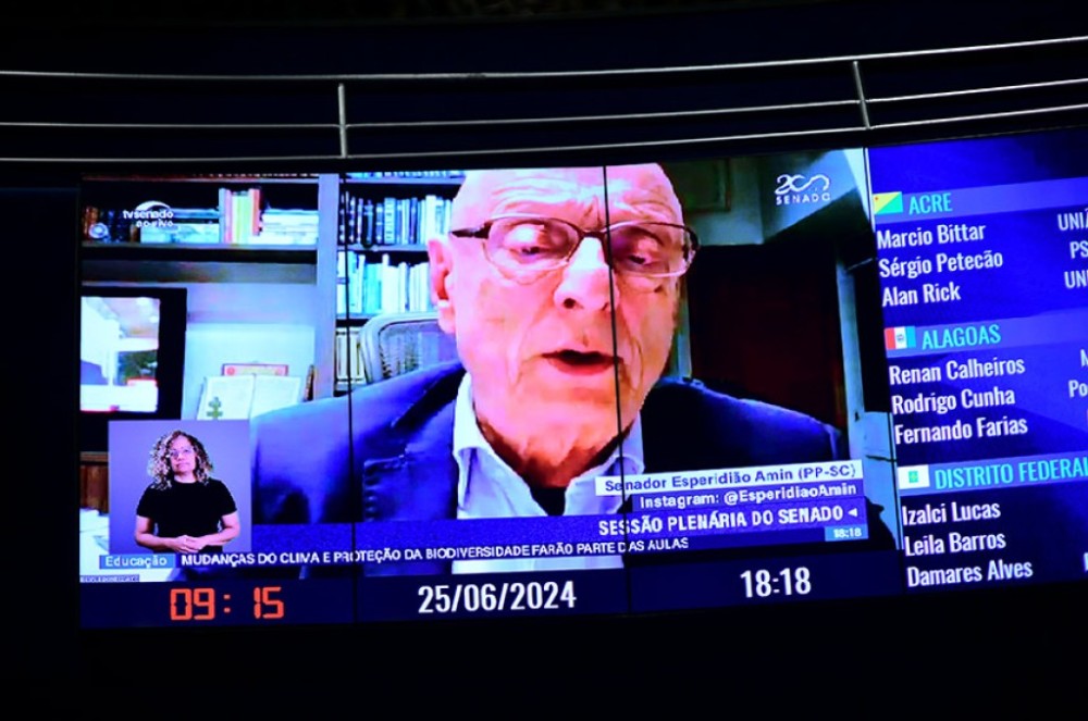 Amin destaca proposta que prevê crime de ocupação ou invasão de praia