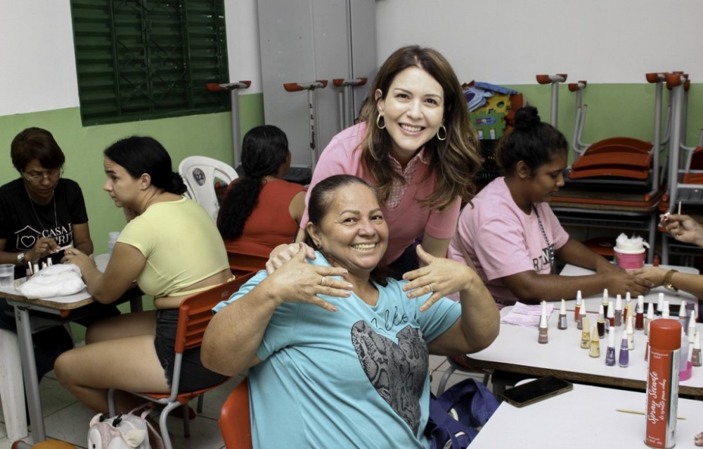 Moradores do Costa Verde recebem ações da Casa de Sarita neste sábado