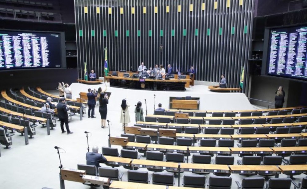 Câmara aprova projeto que cria cadastro nacional de servidores demitidos; acompanhe
