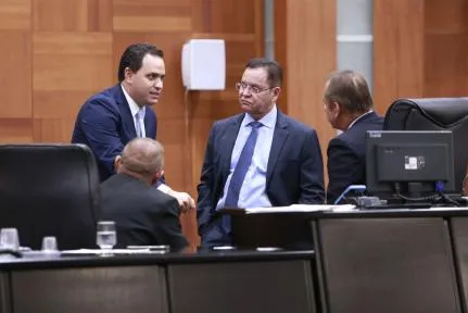 Após conversa com Abílio, deputado diz que apoiará Botelho