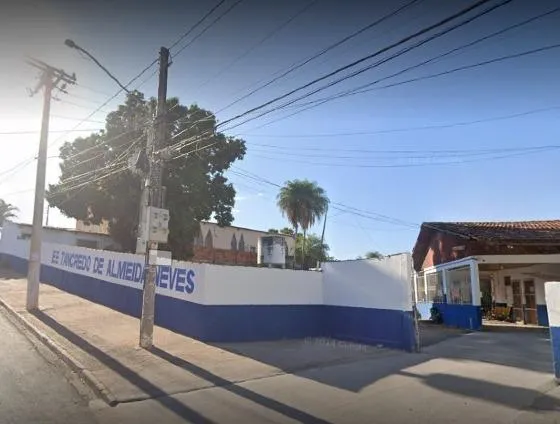 Seduc-MT manda fechar escola em Cuiabá e deixa 400 estudantes sem opção