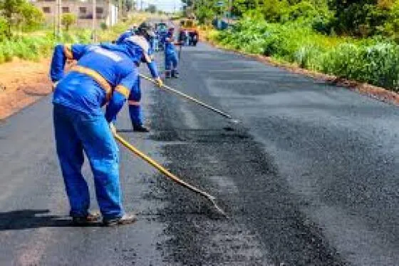 Prefeitura notifica empresa após paralisação de obras de pavimentação em bairros de VG