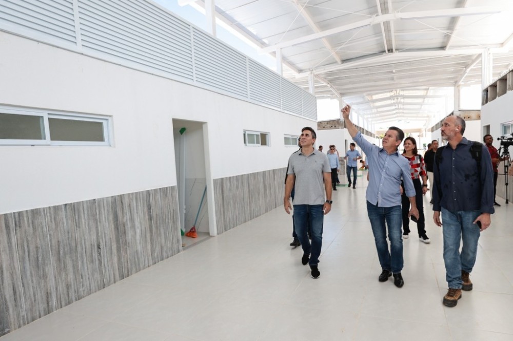 Governador vistoria obras de nova escola estadual: 