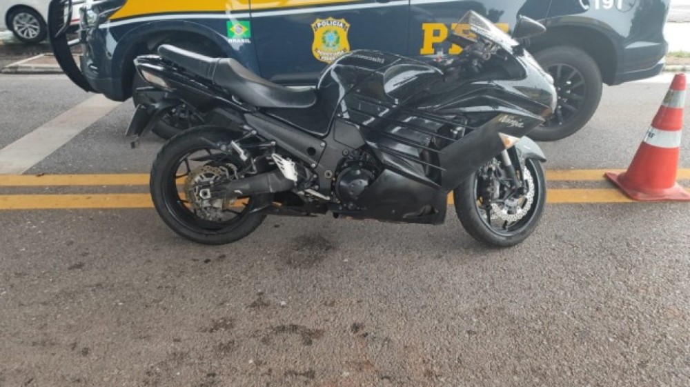 PRF prende motocicleta com sinais identificadores alterados
