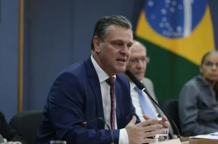 Fávaro diz que deseja reeleição ao Senado e não candidatura ao governo