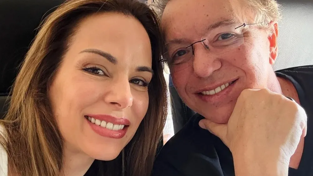 Ana Furtado volta ao SBT após 26 anos e Patrícia Abravanel faz convite a Boninho Ana Furtado esteve na emissora fundada por Silvio Santos nessa quarta-feira (23)