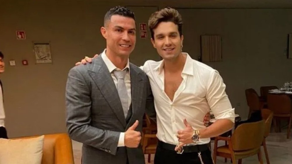 Luan Santana ganha presente de Cristiano Ronaldo avaliado em R$ 430 mil: ‘Rolex’